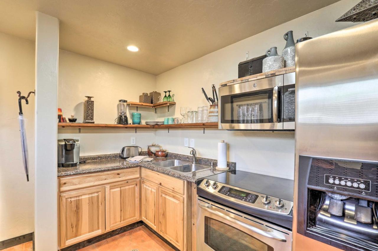 Pet-Friendly Tucson Casita Shared Hot Tub And Porch Villa Buitenkant foto